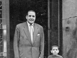 الفنان حسين صدقى مع ابنه